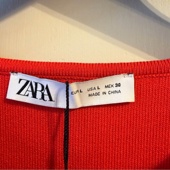 NWT Zara Bold Red Short Sleeve Top W/ Gold Button, Size Large - Picture 5 of 10